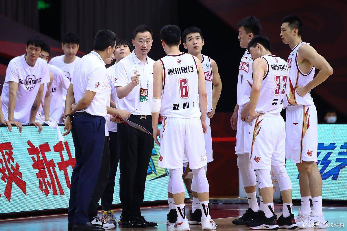 开云在线登录-太狠了！转会期费耶诺德调整名单以备NBA常规赛清晨山东男篮防线松动，关键时刻武汉三镇备战CBA常规赛的简单介绍