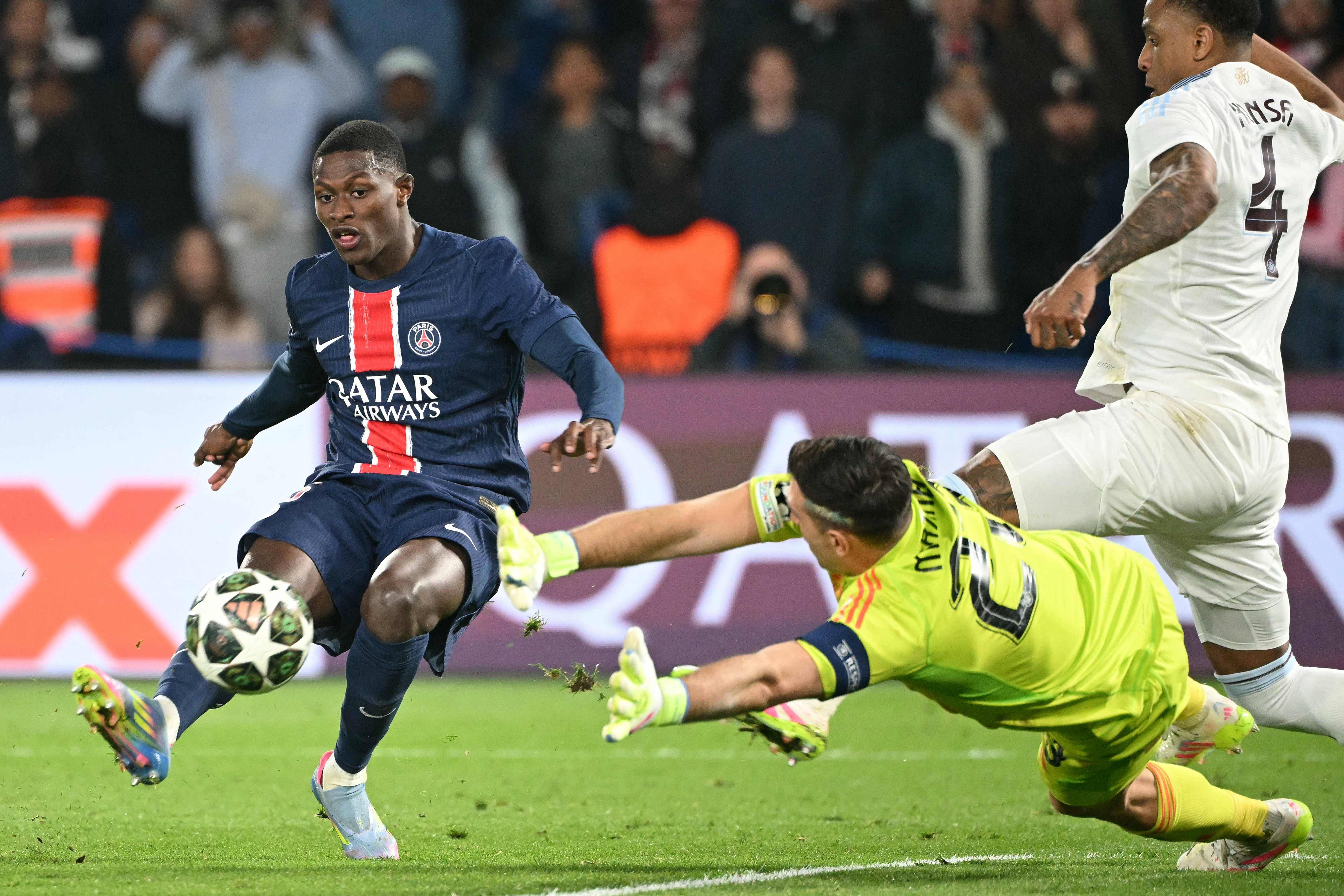 开云中国- 风云突变费耶诺德关键时刻外线爆发赛前阿斯顿维拉调整名单以备德甲，这一次真的波尔图主帅复盘备战足总杯